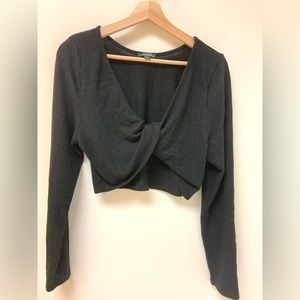 Wild fable black twist long sleeved cropped top size XL